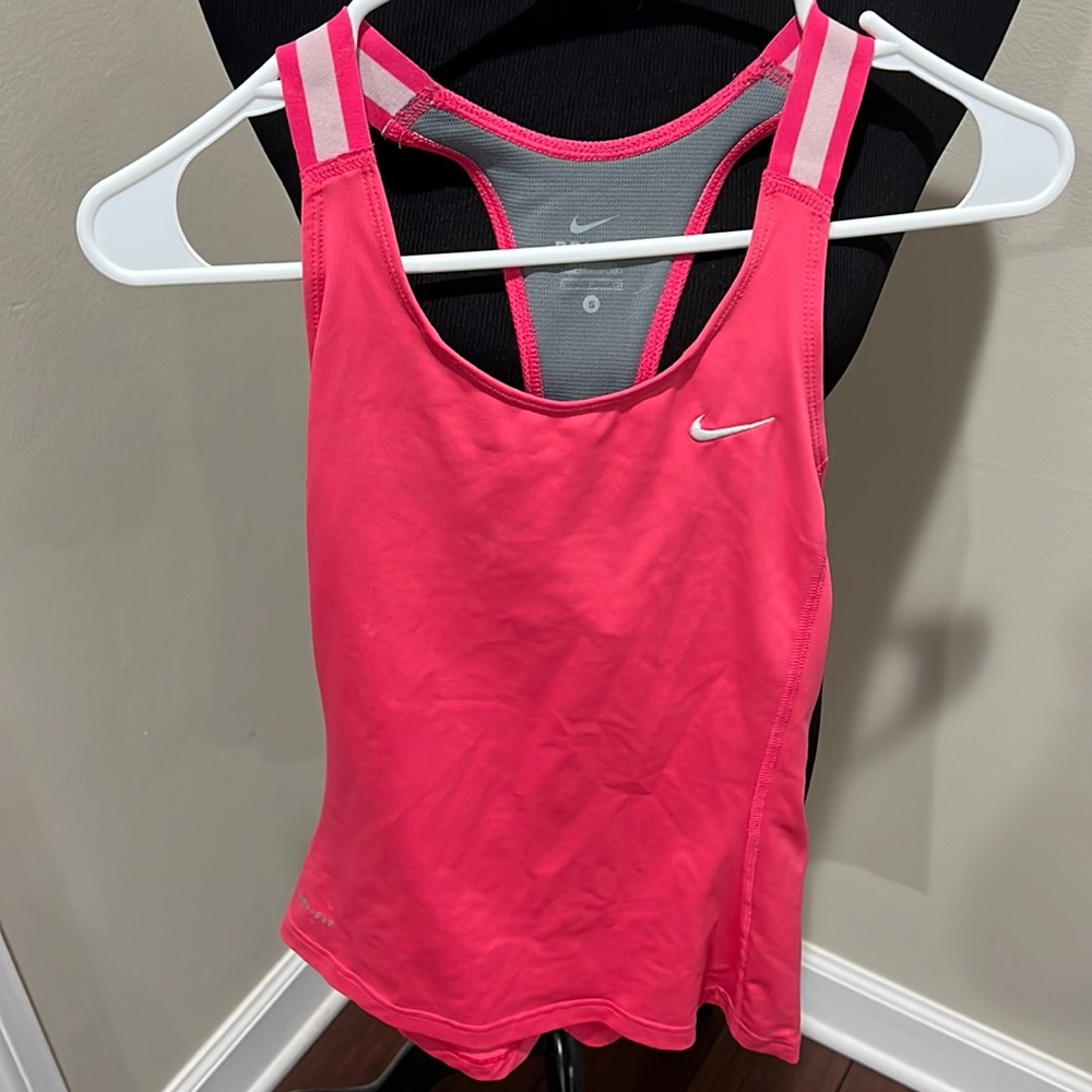 Nike pink workout top size small built in shelf bra